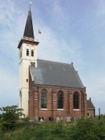 Het kerkje van Den Hoorn met zijn ranke toren. / Bron: Michiel1972, Wikimedia Commons (CC BY-SA-3.0)